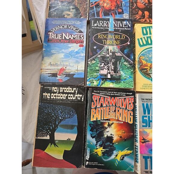 Lot of 9 VTG James White, Larry Niven, William Shatner Sci-Fi Paperback Books - Picture 6 of 7